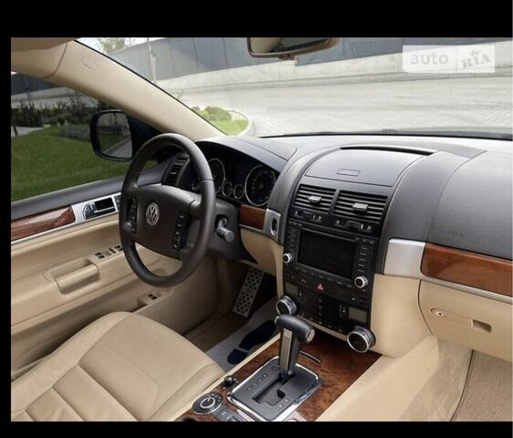 Черный Фольксваген Туарег, объемом двигателя 3 л и пробегом 236 тыс. км за 13000 $, фото 4 на Automoto.ua