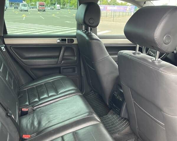 Чорний Фольксваген Туарег, об'ємом двигуна 2.97 л та пробігом 345 тис. км за 11500 $, фото 4 на Automoto.ua