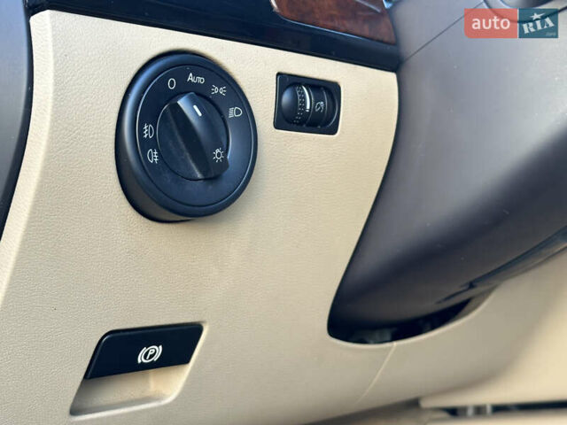 Черный Фольксваген Туарег, объемом двигателя 2.97 л и пробегом 240 тыс. км за 12200 $, фото 59 на Automoto.ua