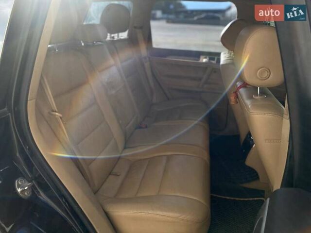 Черный Фольксваген Туарег, объемом двигателя 2.46 л и пробегом 296 тыс. км за 10290 $, фото 15 на Automoto.ua