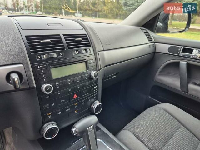 Черный Фольксваген Туарег, объемом двигателя 2.5 л и пробегом 268 тыс. км за 8850 $, фото 25 на Automoto.ua