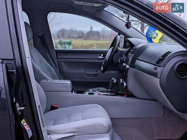 Черный Фольксваген Туарег, объемом двигателя 3 л и пробегом 305 тыс. км за 5850 $, фото 6 на Automoto.ua