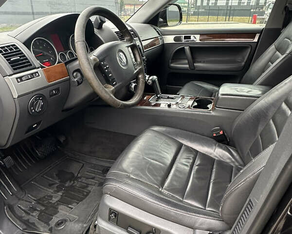 Черный Фольксваген Туарег, объемом двигателя 3 л и пробегом 270 тыс. км за 10500 $, фото 21 на Automoto.ua