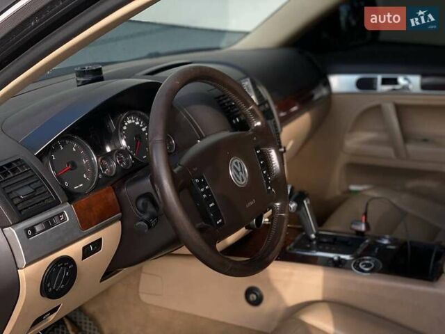 Черный Фольксваген Туарег, объемом двигателя 2.46 л и пробегом 296 тыс. км за 10290 $, фото 9 на Automoto.ua