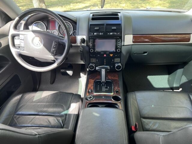 Черный Фольксваген Туарег, объемом двигателя 3.6 л и пробегом 242 тыс. км за 9500 $, фото 5 на Automoto.ua