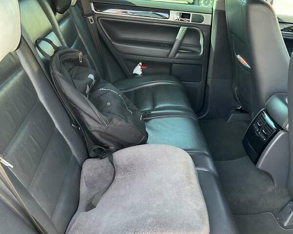 Черный Фольксваген Туарег, объемом двигателя 2.97 л и пробегом 214 тыс. км за 13500 $, фото 13 на Automoto.ua