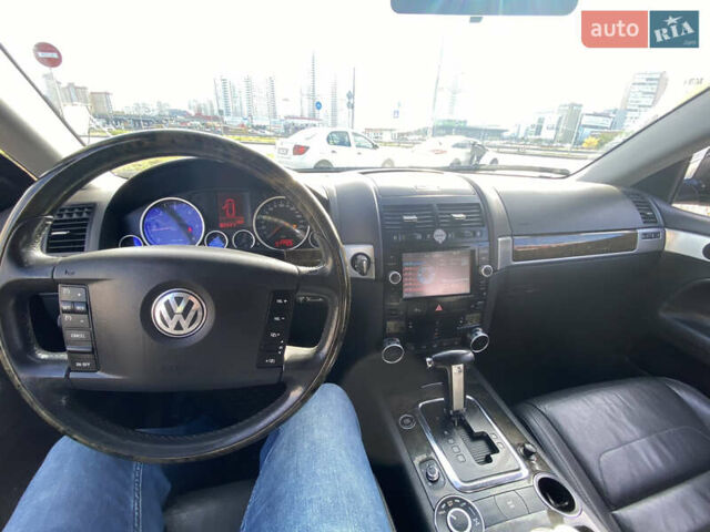 Черный Фольксваген Туарег, объемом двигателя 3 л и пробегом 240 тыс. км за 13000 $, фото 3 на Automoto.ua