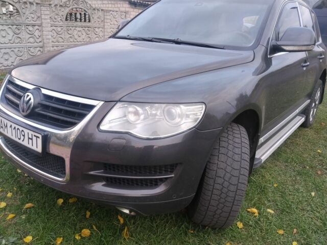 Черный Фольксваген Туарег, объемом двигателя 3 л и пробегом 300 тыс. км за 9300 $, фото 1 на Automoto.ua