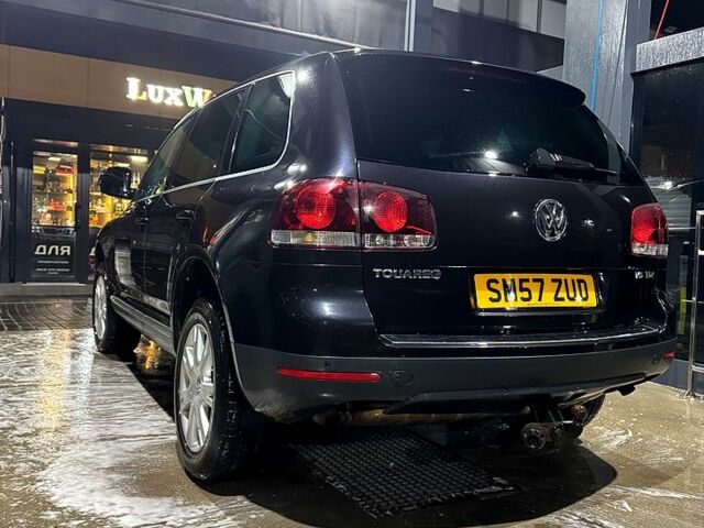 Черный Фольксваген Туарег, объемом двигателя 3 л и пробегом 340 тыс. км за 4500 $, фото 2 на Automoto.ua