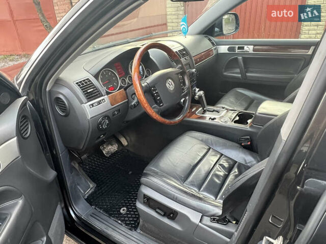 Чорний Фольксваген Туарег, об'ємом двигуна 3 л та пробігом 360 тис. км за 8400 $, фото 7 на Automoto.ua