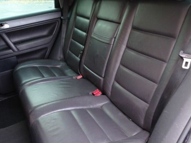 Черный Фольксваген Туарег, объемом двигателя 3 л и пробегом 260 тыс. км за 3915 $, фото 7 на Automoto.ua