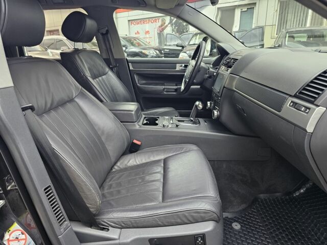 Черный Фольксваген Туарег, объемом двигателя 3.6 л и пробегом 250 тыс. км за 10700 $, фото 6 на Automoto.ua