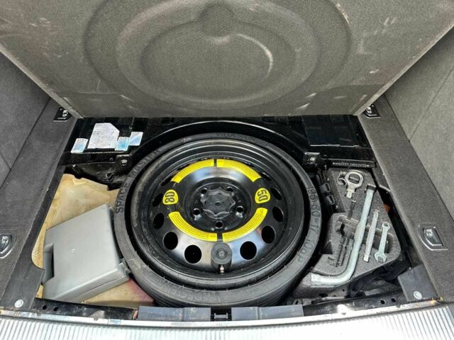 Черный Фольксваген Туарег, объемом двигателя 3 л и пробегом 267 тыс. км за 11000 $, фото 5 на Automoto.ua