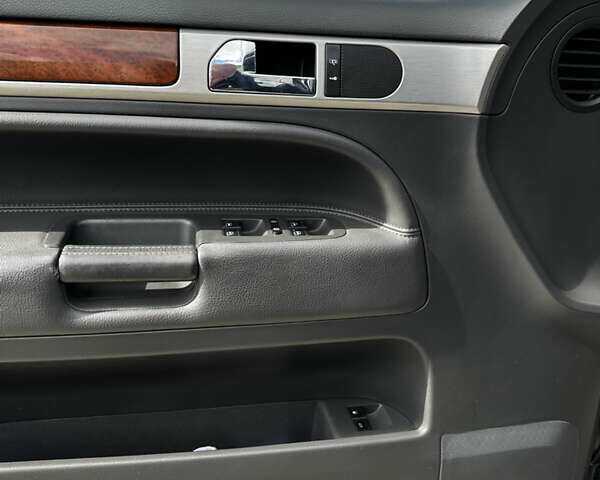 Черный Фольксваген Туарег, объемом двигателя 3 л и пробегом 289 тыс. км за 11800 $, фото 12 на Automoto.ua