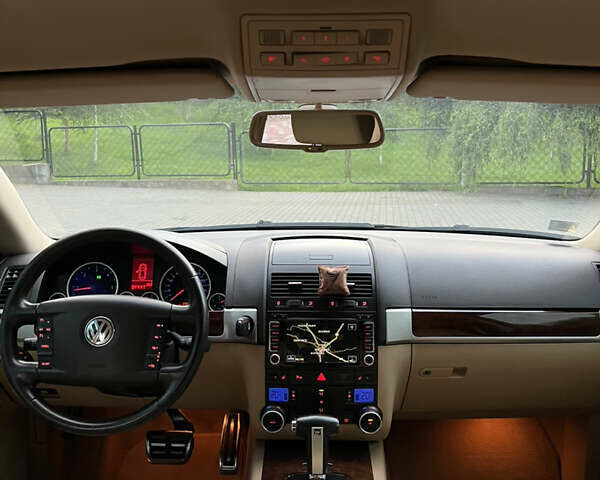 Черный Фольксваген Туарег, объемом двигателя 3 л и пробегом 235 тыс. км за 13500 $, фото 27 на Automoto.ua