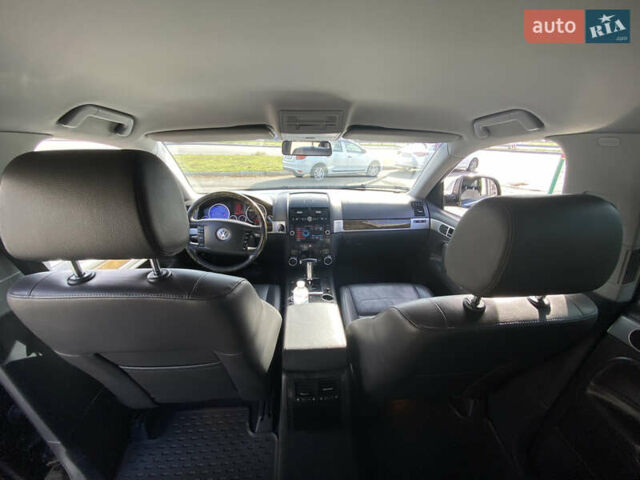 Черный Фольксваген Туарег, объемом двигателя 3 л и пробегом 240 тыс. км за 13000 $, фото 1 на Automoto.ua