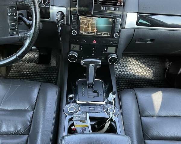 Черный Фольксваген Туарег, объемом двигателя 2.97 л и пробегом 214 тыс. км за 13500 $, фото 10 на Automoto.ua