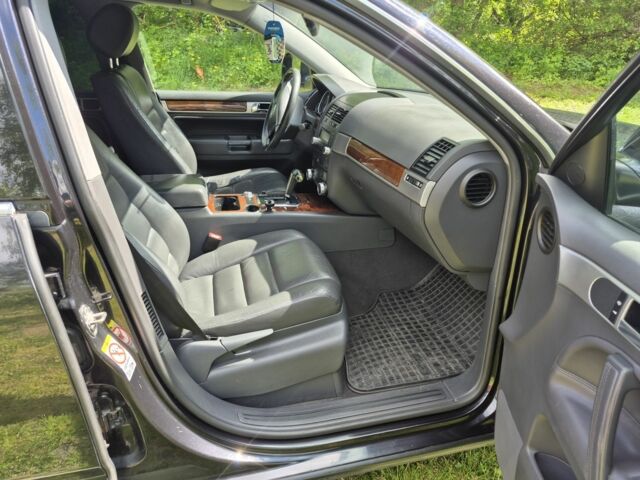 Черный Фольксваген Туарег, объемом двигателя 3 л и пробегом 372 тыс. км за 11000 $, фото 5 на Automoto.ua