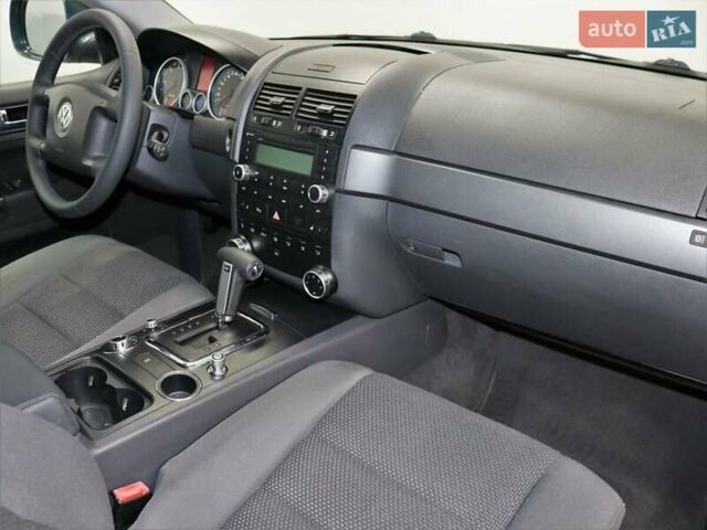 Черный Фольксваген Туарег, объемом двигателя 2.5 л и пробегом 268 тыс. км за 9900 $, фото 6 на Automoto.ua