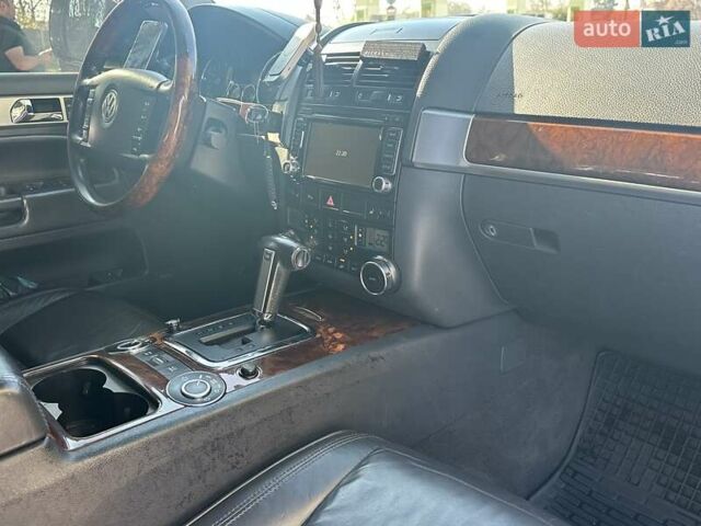 Черный Фольксваген Туарег, объемом двигателя 4.2 л и пробегом 286 тыс. км за 8999 $, фото 39 на Automoto.ua