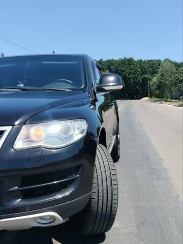 Черный Фольксваген Туарег, объемом двигателя 2.97 л и пробегом 344 тыс. км за 10950 $, фото 37 на Automoto.ua