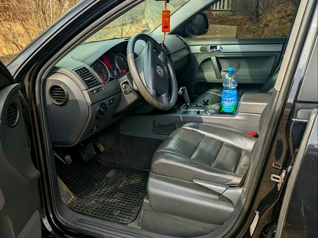 Черный Фольксваген Туарег, объемом двигателя 2.5 л и пробегом 276 тыс. км за 11200 $, фото 5 на Automoto.ua