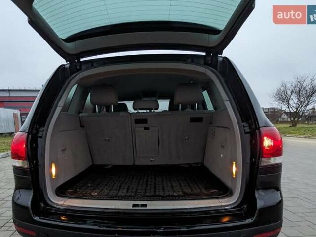 Черный Фольксваген Туарег, объемом двигателя 3 л и пробегом 305 тыс. км за 5850 $, фото 3 на Automoto.ua