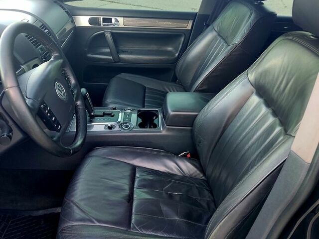Чорний Фольксваген Туарег, об'ємом двигуна 3 л та пробігом 297 тис. км за 11777 $, фото 11 на Automoto.ua