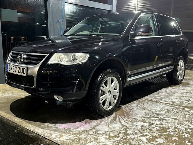 Черный Фольксваген Туарег, объемом двигателя 3 л и пробегом 340 тыс. км за 4500 $, фото 4 на Automoto.ua