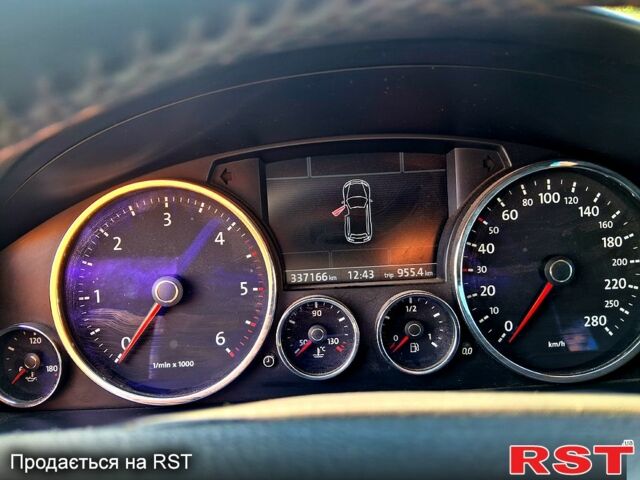 Черный Фольксваген Туарег, объемом двигателя 3 л и пробегом 337 тыс. км за 12000 $, фото 8 на Automoto.ua