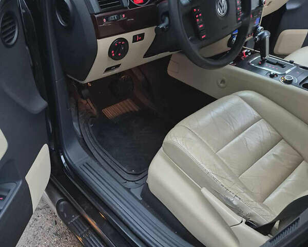 Чорний Фольксваген Туарег, об'ємом двигуна 2.5 л та пробігом 308 тис. км за 10000 $, фото 9 на Automoto.ua