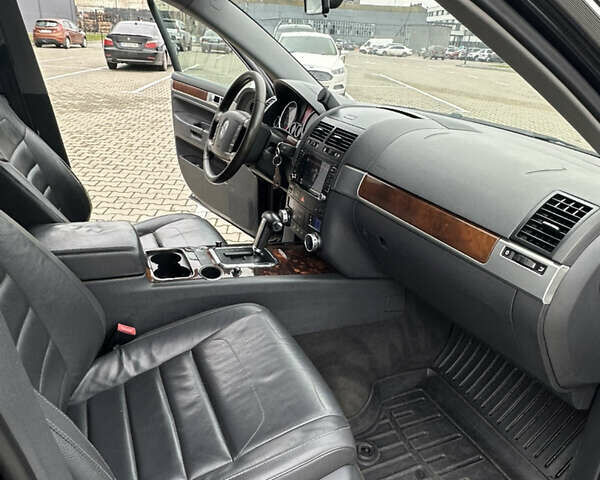 Черный Фольксваген Туарег, объемом двигателя 3 л и пробегом 270 тыс. км за 10500 $, фото 22 на Automoto.ua