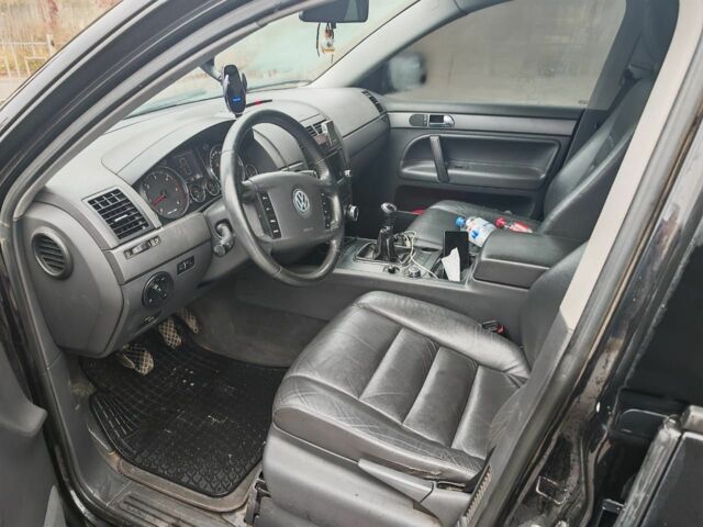 Черный Фольксваген Туарег, объемом двигателя 3 л и пробегом 397 тыс. км за 7700 $, фото 9 на Automoto.ua