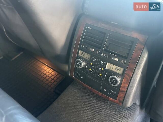 Черный Фольксваген Туарег, объемом двигателя 4.2 л и пробегом 286 тыс. км за 8999 $, фото 46 на Automoto.ua