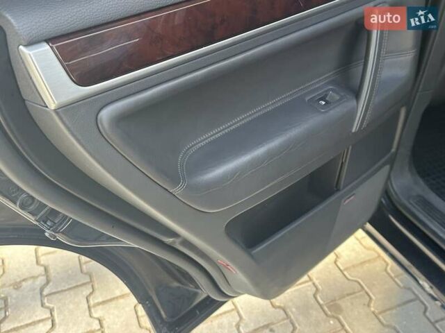 Черный Фольксваген Туарег, объемом двигателя 4.2 л и пробегом 286 тыс. км за 8999 $, фото 30 на Automoto.ua