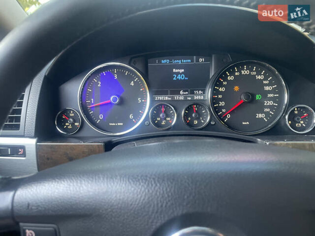 Черный Фольксваген Туарег, объемом двигателя 2.97 л и пробегом 279 тыс. км за 11000 $, фото 9 на Automoto.ua