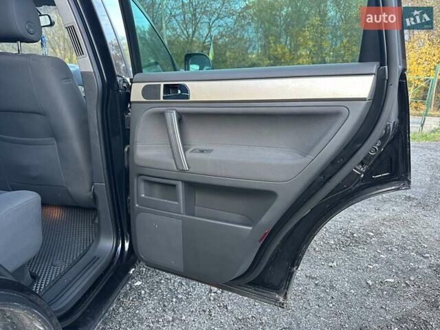 Чорний Фольксваген Туарег, об'ємом двигуна 3 л та пробігом 340 тис. км за 10900 $, фото 46 на Automoto.ua