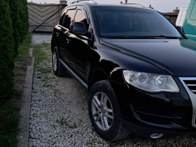 Чорний Фольксваген Туарег, об'ємом двигуна 2.5 л та пробігом 240 тис. км за 12200 $, фото 1 на Automoto.ua