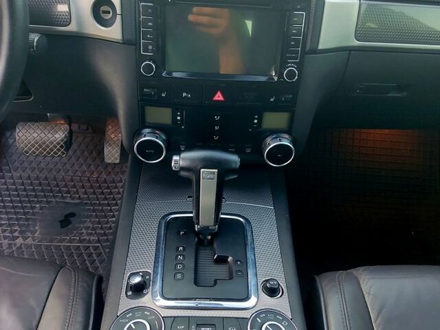 Чорний Фольксваген Туарег, об'ємом двигуна 3 л та пробігом 297 тис. км за 11777 $, фото 9 на Automoto.ua