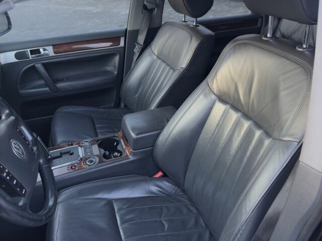 Черный Фольксваген Туарег, объемом двигателя 3.6 л и пробегом 260 тыс. км за 8600 $, фото 5 на Automoto.ua