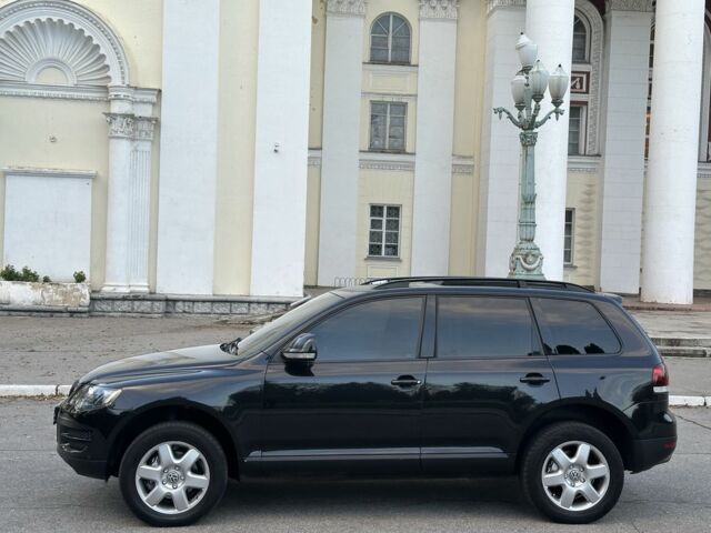 Чорний Фольксваген Туарег, об'ємом двигуна 3 л та пробігом 221 тис. км за 9800 $, фото 6 на Automoto.ua