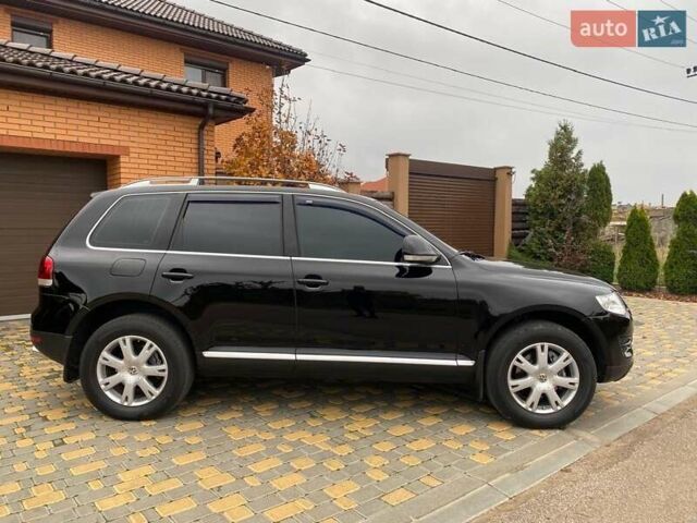 Черный Фольксваген Туарег, объемом двигателя 3 л и пробегом 360 тыс. км за 9800 $, фото 3 на Automoto.ua