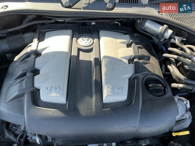 Черный Фольксваген Туарег, объемом двигателя 2.97 л и пробегом 214 тыс. км за 13500 $, фото 11 на Automoto.ua