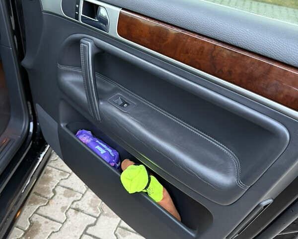 Черный Фольксваген Туарег, объемом двигателя 3 л и пробегом 217 тыс. км за 13450 $, фото 17 на Automoto.ua