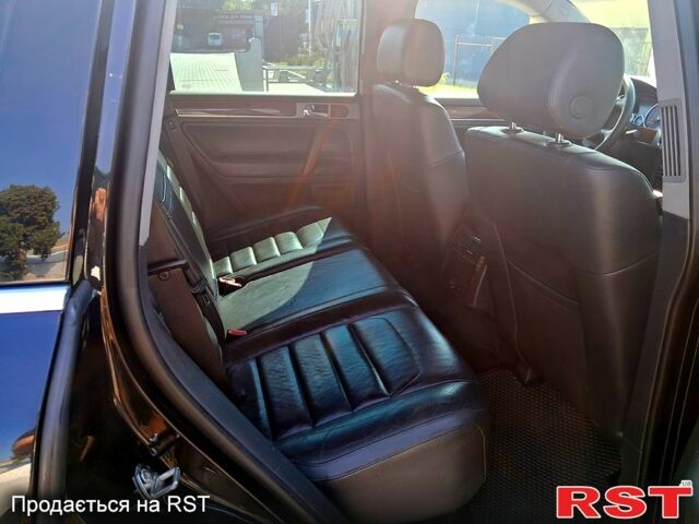 Черный Фольксваген Туарег, объемом двигателя 3 л и пробегом 337 тыс. км за 12000 $, фото 4 на Automoto.ua