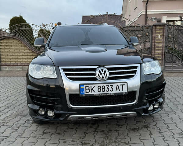 Черный Фольксваген Туарег, объемом двигателя 3 л и пробегом 217 тыс. км за 13450 $, фото 2 на Automoto.ua