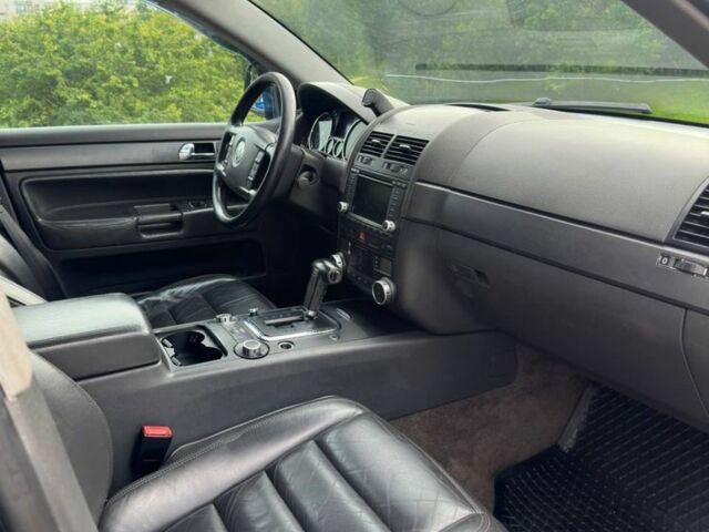 Черный Фольксваген Туарег, объемом двигателя 3 л и пробегом 281 тыс. км за 4999 $, фото 9 на Automoto.ua