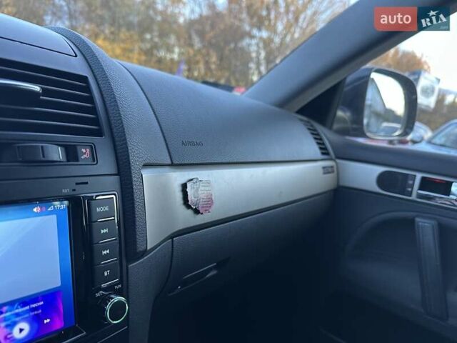 Чорний Фольксваген Туарег, об'ємом двигуна 3 л та пробігом 340 тис. км за 10900 $, фото 23 на Automoto.ua
