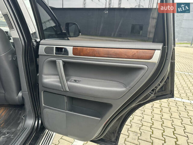 Черный Фольксваген Туарег, объемом двигателя 3 л и пробегом 270 тыс. км за 10500 $, фото 33 на Automoto.ua