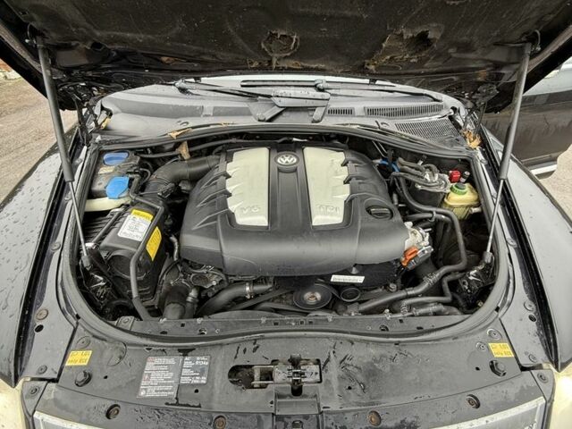 Чорний Фольксваген Туарег, об'ємом двигуна 3 л та пробігом 300 тис. км за 6490 $, фото 5 на Automoto.ua